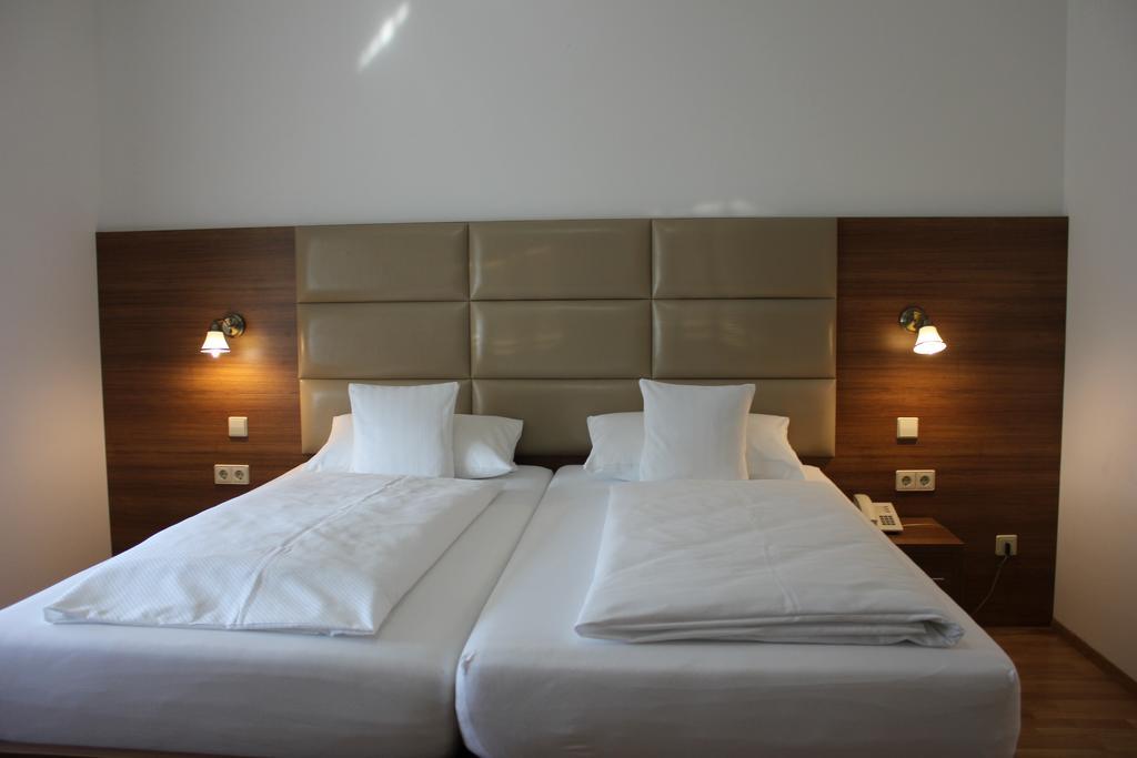 Hotel Rheinbruecke ไรน์เฟลเดิน ภายนอก รูปภาพ